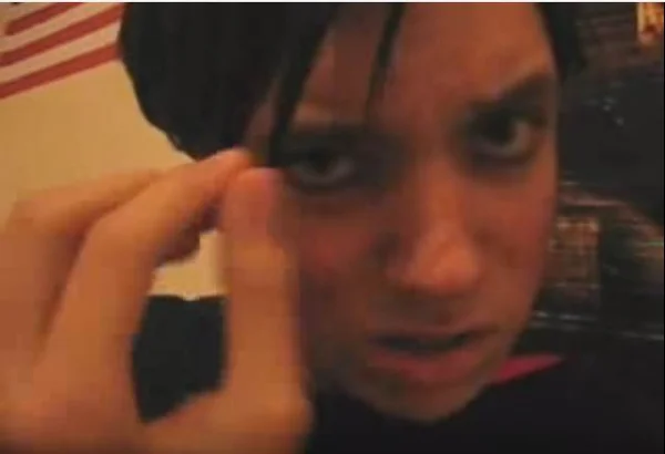Youtuber de “Confissões de um Emo” publica foto quase nu no Instagram