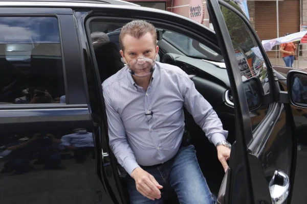 Pressionado em pesquisas, Russomanno ataca Boulos em campanha paulistana