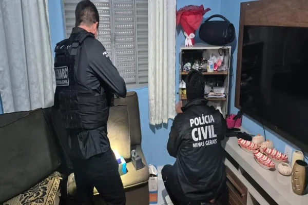 Homem sequestra ex, estupra e manda ela gravar vídeos se humilhando