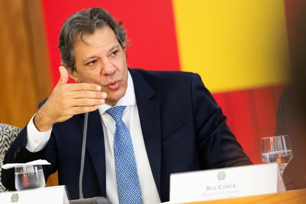 Senadores bolsonaristas manifestam apoio a Haddad contra supersalários