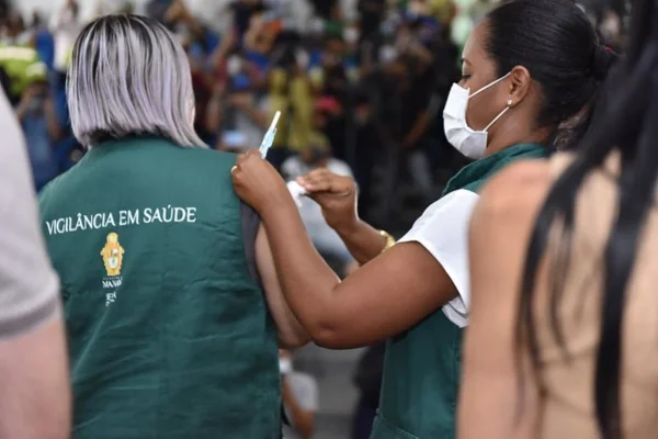 Nova lista de vacinados divulgada em Manaus ainda causa desconfiança