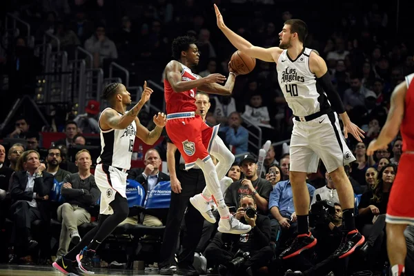 Em 1º jogo após morte de Kobe, Clippers perdem no Staples Center