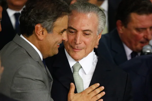 Após desconforto com “debate” sobre reeleição, Temer janta com Aécio