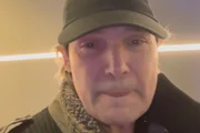 Corey Feldman grava vídeo para as redes sociais Corey Feldman grava vídeo para as redes sociais