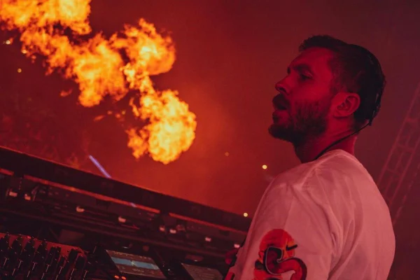 Exclusivo: DJ Calvin Harris fará shows no Brasil durante o Carnaval