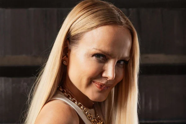 Eliana revela segredo de beleza para manter a pele bonita aos 52 anos