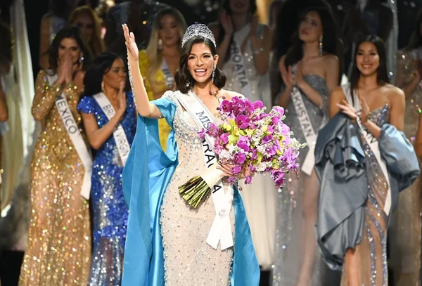 Foto colorida da Miss Universo 2023