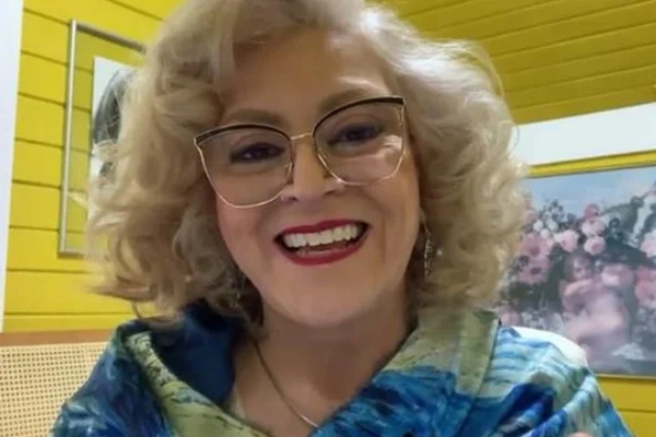 Monica Buonfiglio é clicada em vídeo do YouTube - Metrópoles