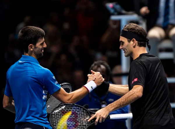 Federer elimina Djokovic e garante Nadal como número 1