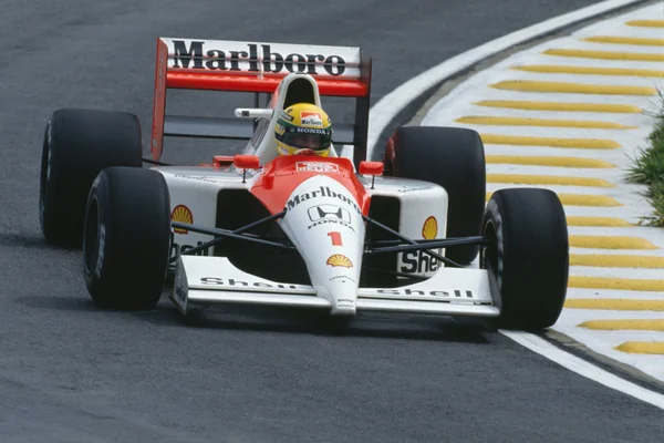 Foto colorida da McLaren MP4/6 de Ayrton Senna - Metrópoles