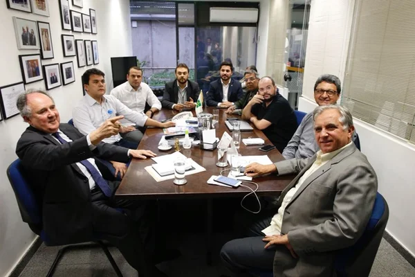 Após reafirmar união, terceira via desidrata-se e não convence