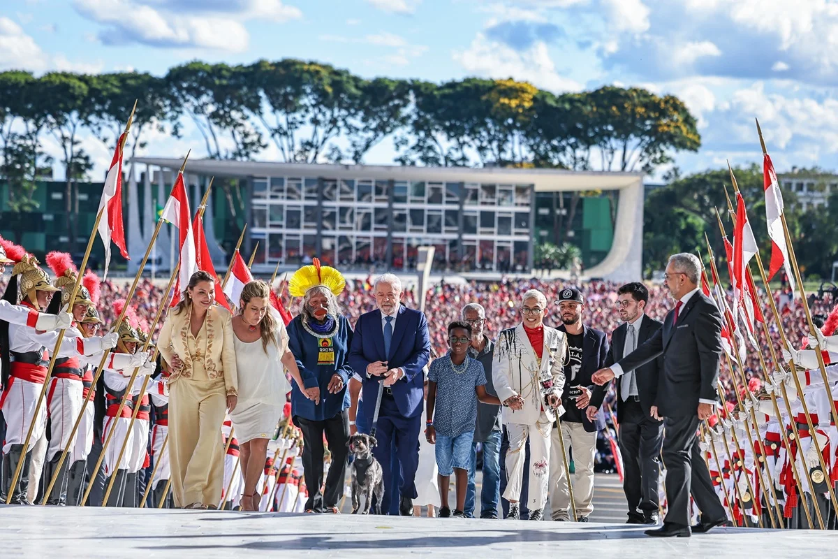 Em 2022, Lula assumiu pela 3ª vez a Presidência da República e tornou-se o 39º Presidente do Brasil Em 2022, Lula assumiu pela 3ª vez a Presidência da República e tornou-se o 39º Presidente do Brasil