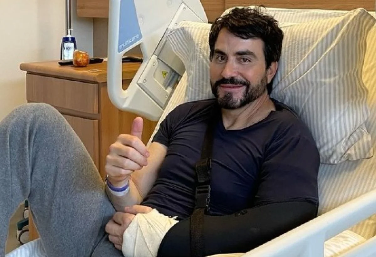 Padre Fábio de Melo passa por cirurgia após lacerar tendão do bíceps Padre Fábio de Melo passa por cirurgia após lacerar tendão do bíceps