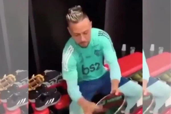 Flamengo: Diego Alves usa cabeça e cotovelo para tocar pandeiro