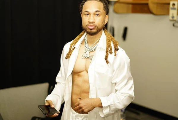 Rapper é banido da Disney após piada com Covid-19 e agressão a funcionário