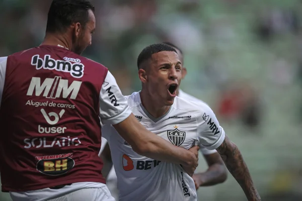 Atlético-MG “acorda” no 2º tempo e vence o América no clássico mineiro