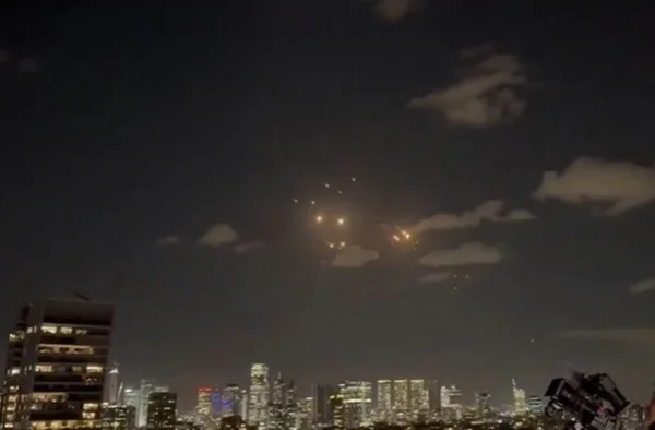 Imagem colorida de ataque de Israel contra o Irã - Metrópoles