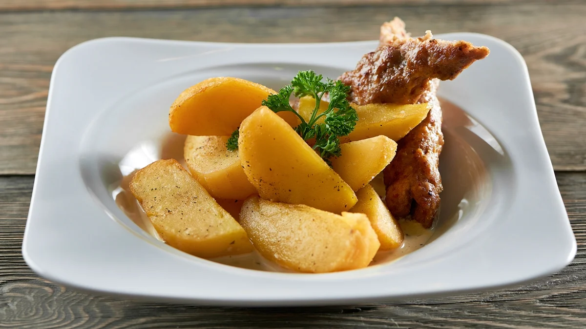 A batata é basicamente fonte de amido, que o corpo transforma em glicose durante a digestão A batata é basicamente fonte de amido, que o corpo transforma em glicose durante a digestão