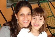 Ana Carolina Oliveira posa com a filha, Isabella Nardoni, que foi assassinada aos 6 anos