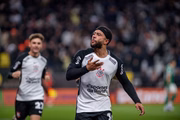 Memphis Depay marcou o gol da vitória do Corinthians Memphis Depay marcou o gol da vitória do Corinthians