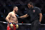 Herb Dean fala sobre golpe de dedo no olho Herb Dean fala sobre golpe de dedo no olho