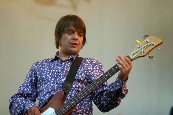 Baixista do The Stone Roses, Gary “Mani” Mounfield morre aos 63 anos