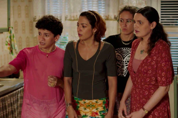 Quatro mulheres reunidas em uma cozinha - Metrópoles