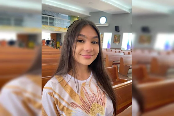 Menina em igreja