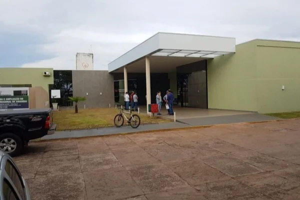 Foto colorida de Hospital Regional de Amambai - Metrópoles