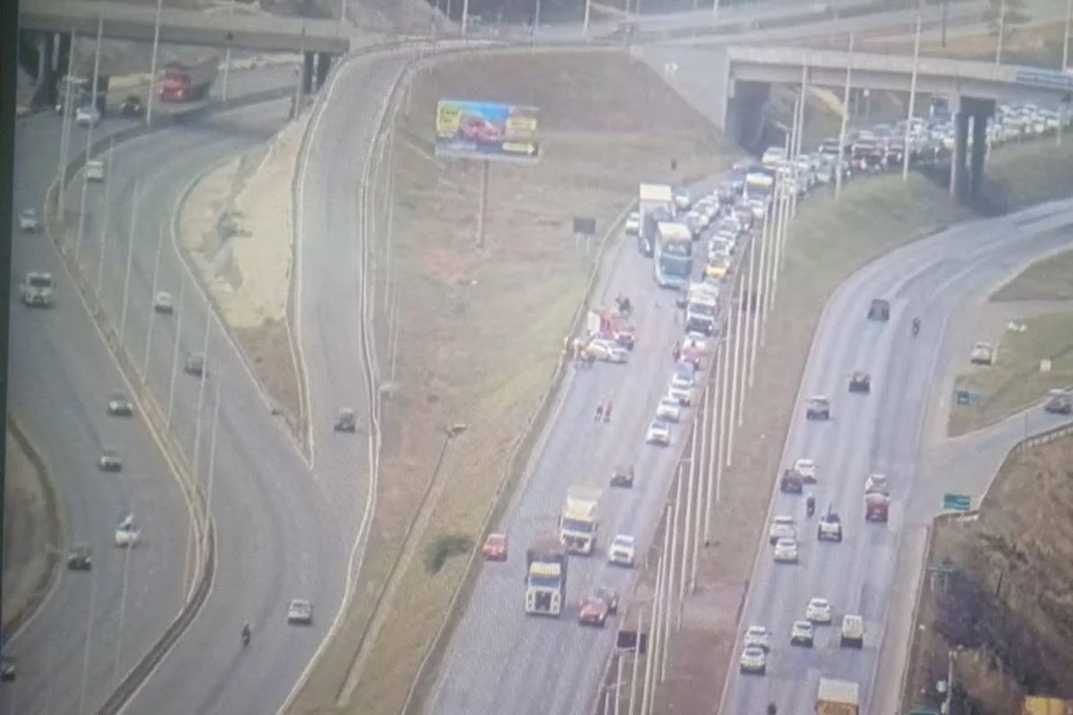 Acidente na EPIA Norte Gera Transtornos e Congestionamento no Colorado