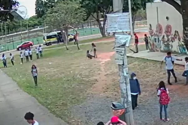 gramado com pessoas