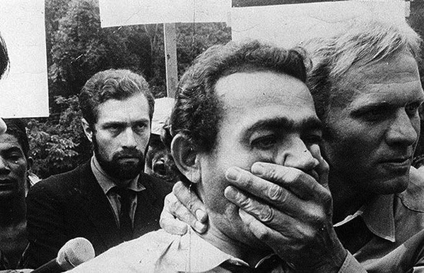 Cena do filme Terra em Transe, do diretor Glauber Rocha