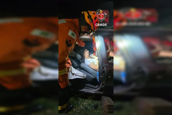 Mulher é resgatada presa às ferragens após acidente no Riacho Fundo