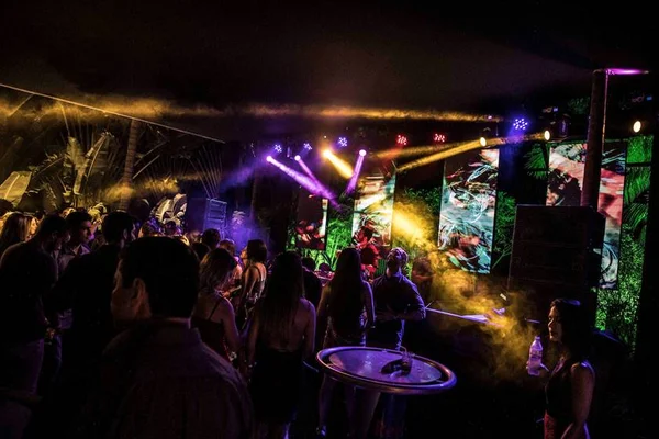 Just for Friends by Restritto: balada diferenciada ferve Lago Sul