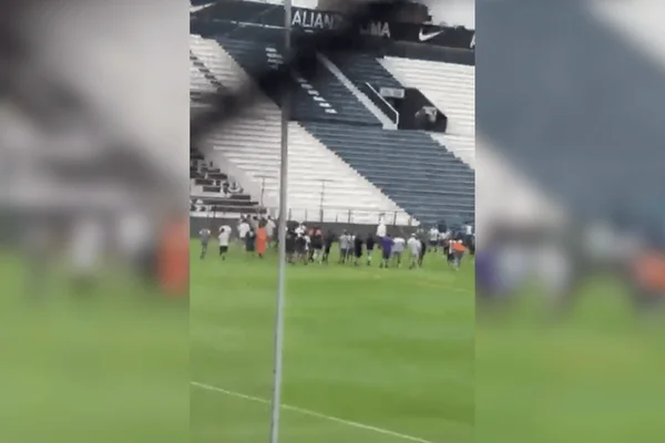 Torcedores do Allianza Lima invadiram o treino da equipe