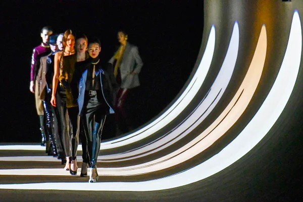 Desfile da Saint Laurent de outono/inverno 2020/21