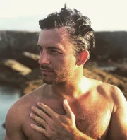 Ele interpreta Anthony Bridgerton