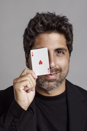Até domingo, Gabriel Louchard apresenta Ilusões – Espetáculo Internacional de Mágicas no Teatro das Artes
