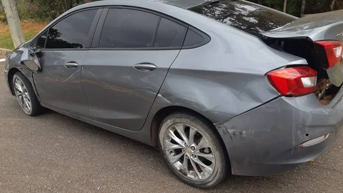 Vídeo: perseguição policial deixa vários carros danificados nas ruas do DF - imagem 4 Vídeo: perseguição policial deixa vários carros danificados nas ruas do DF - imagem 4