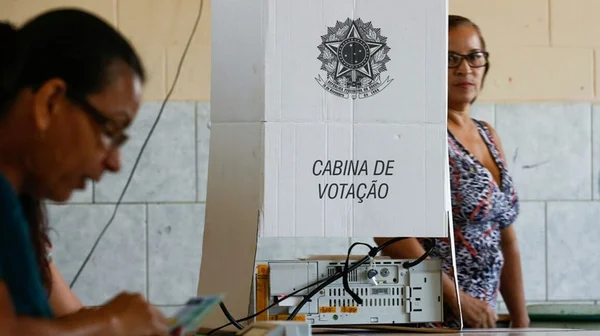 Abstenção, brancos e nulos superam eleitos em BH, Rio e Porto Alegre