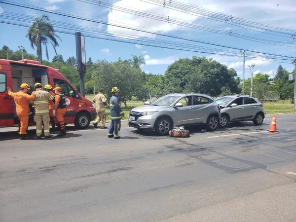 Motorista foge após provocar acidente no Lago Sul
