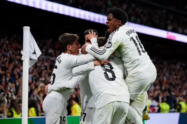 Imagem colorida dos jogadores do Real Madrid - Metrópoles