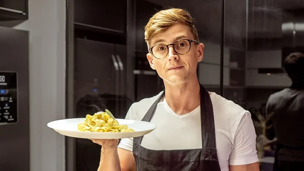 Cozinha de Solteiro: receita de massa fresca com manteiga e sálvia