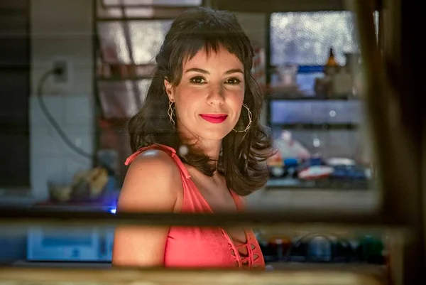 De luto por Christian, Lara dispensa Mateus em Um Lugar ao Sol
