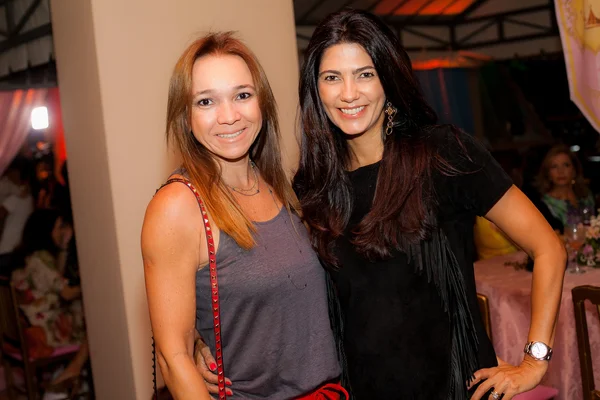 Massilia Leal e Flávia Cristina Serrão Massilia Leal e Flávia Cristina Serrão