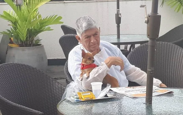 Vídeo fofo mostra encontro de cadela com dono hospitalizado no DF