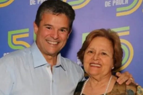 Ministro da Pesca e Aquicultura, André de Paula, ao lado da mãe Maria Cândida - Metrópoles