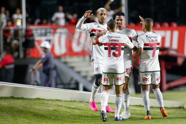 São Paulo insiste e Luciano marca na vitória sobre o Fluminense
