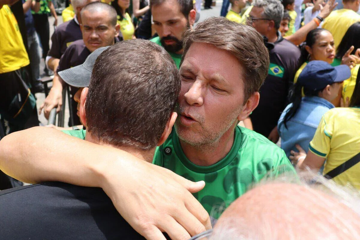 Ex-ministro de Bolsonaro afirmou que "ambos são amigos" Ex-ministro de Bolsonaro afirmou que "ambos são amigos"