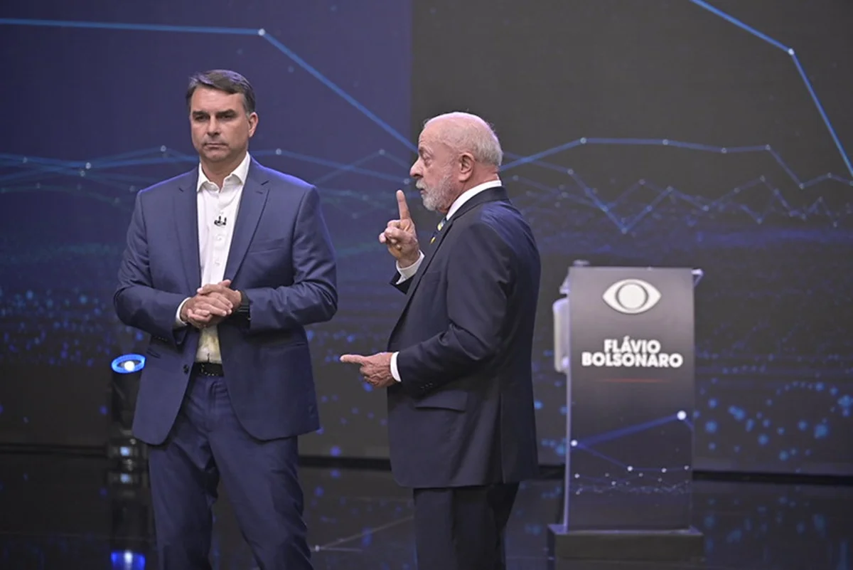 Flávio Bolsonaro e Lula Flávio Bolsonaro e Lula